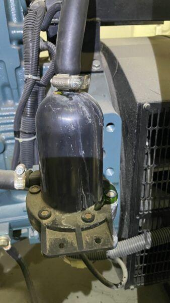 비상발전기 점검방법, 새어나온 냉각수 사진